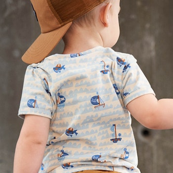 Kurzarm T-Shirt Piratenschiffe creme-hellblau