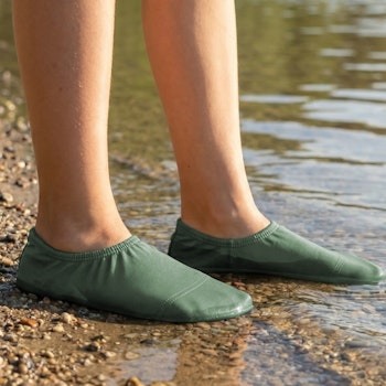 Kinder Badeschuhe uni grün – rutschfest & UV 50+