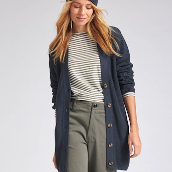 Längere weite Damen Strickjacke rauchblau