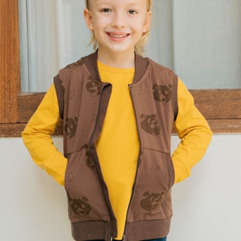 Braune Weste im Mono Design mit Bären