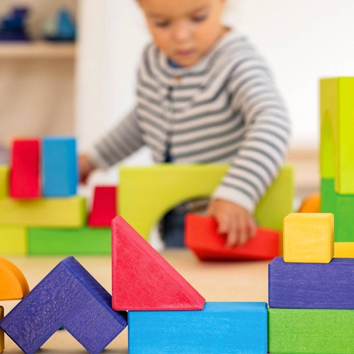 Großer Grundbaukasten 2 mit 46 Bauklötzen und Holzrahmen (44,5x44,5 cm) Großer Grundbaukasten 2 mit 46 Bauklötzen und Holzrahmen (44,5x44,5 cm)